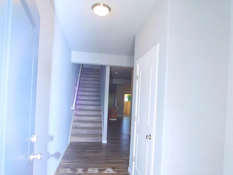 4185 Lancaster Dr NE — Photo 4