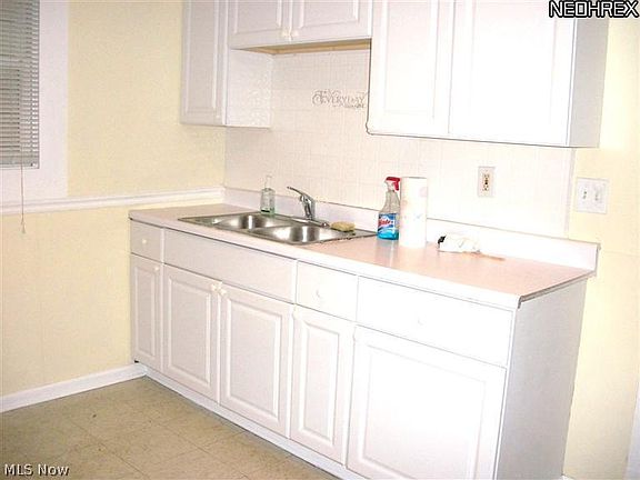 3rd image of 4223-4225 Daisy Ave