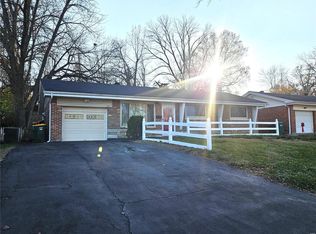 900 Marias Dr, Saint Louis, MO