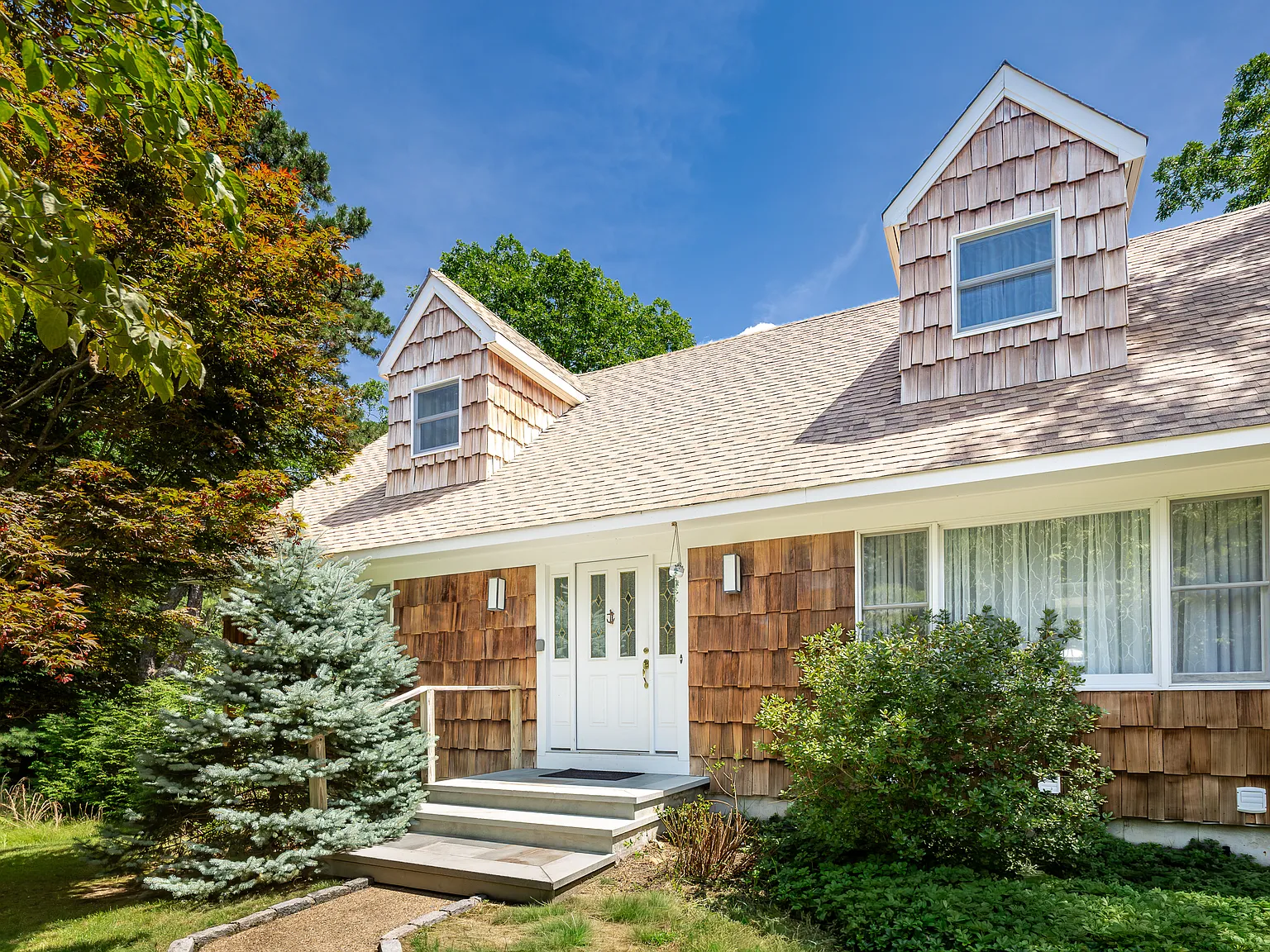 Serenity in East Hampton North — Photo 1