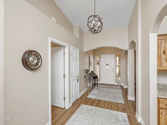 3rd image of 516 Grove Ln