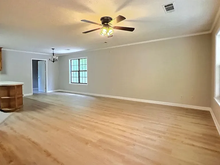 125 Kingswood Dr — Photo 3