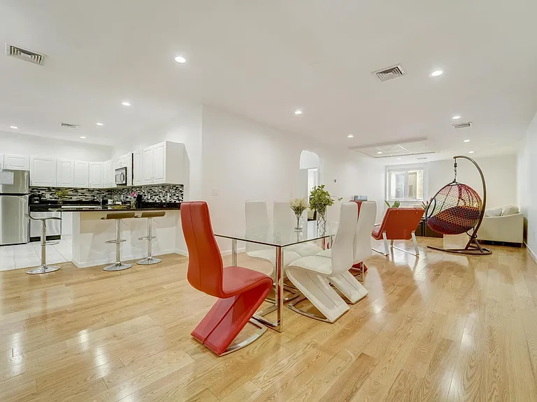 75 Liberty Ave #D30 — Photo 10