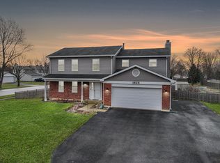 1625 Powder Horn Dr, Algonquin, IL 60102