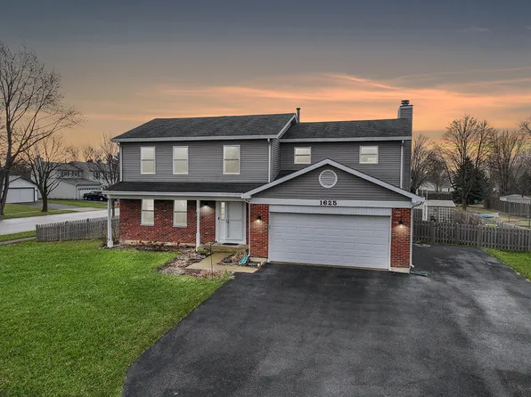 1625 Powder Horn Dr, Algonquin, IL 60102