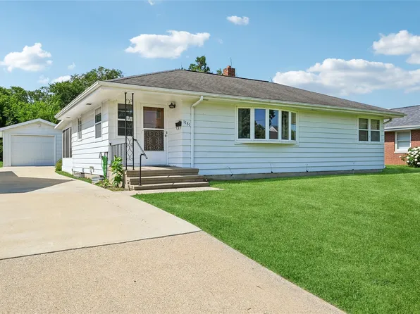 1131 29th St NE, Cedar Rapids, IA 52402