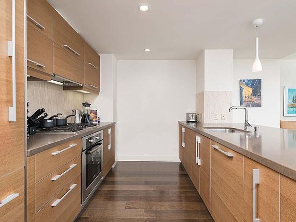 2nd image of 420 Mission Bay Blvd N Unit 804