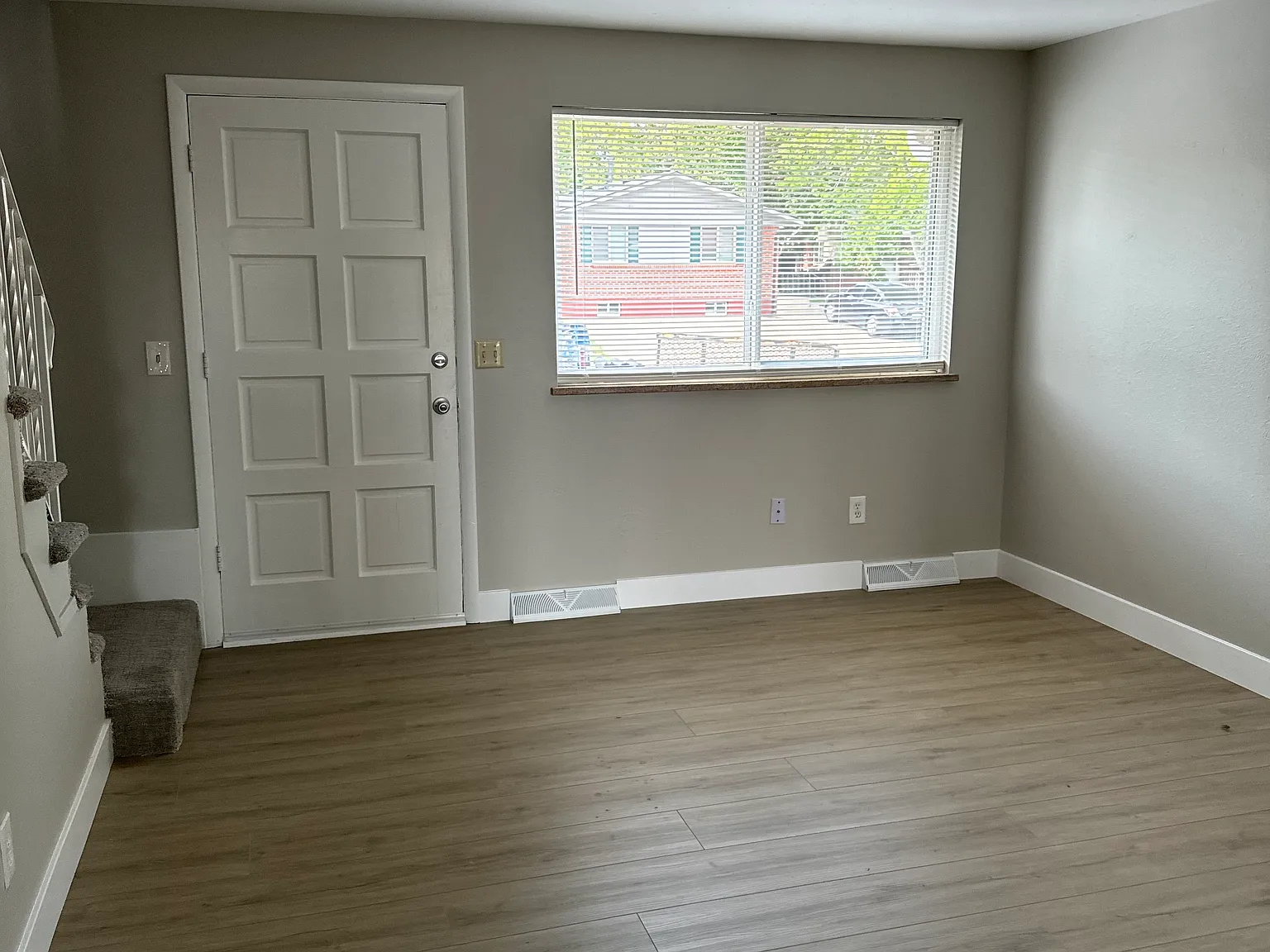3 bed, 1.5 bath, 1600 sqft, $2,400 — Photo 3