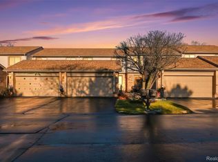 20148 Evergreen Meadows Rd, Southfield, MI 48076