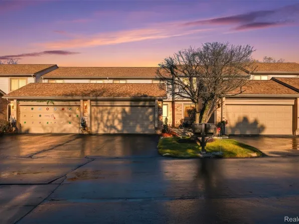 20148 Evergreen Meadows Rd, Southfield, MI 48076