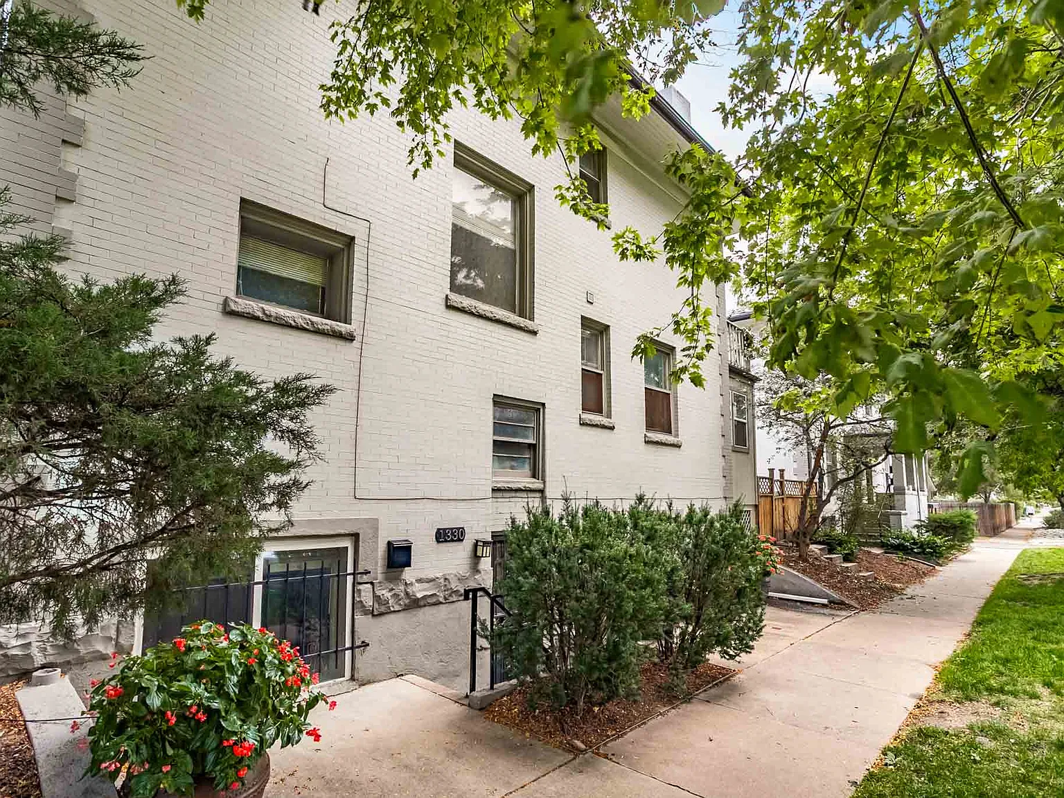 Evelyn's Court — Photo 4