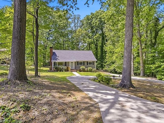 2nd image of 521 Dogwood Cir