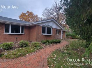 1002 Muir Ave, Lake Bluff, IL 60044