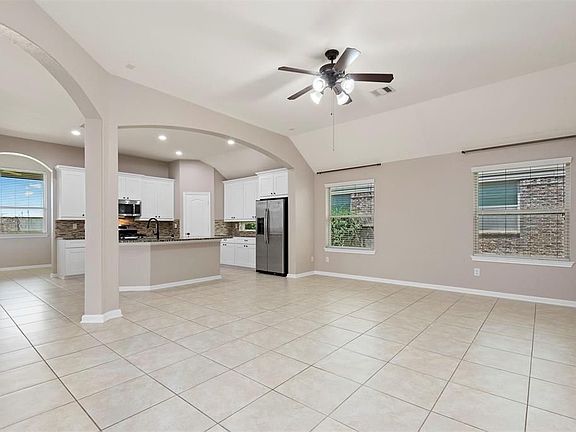 4th image of 25015 Lakecrest Glen Dr