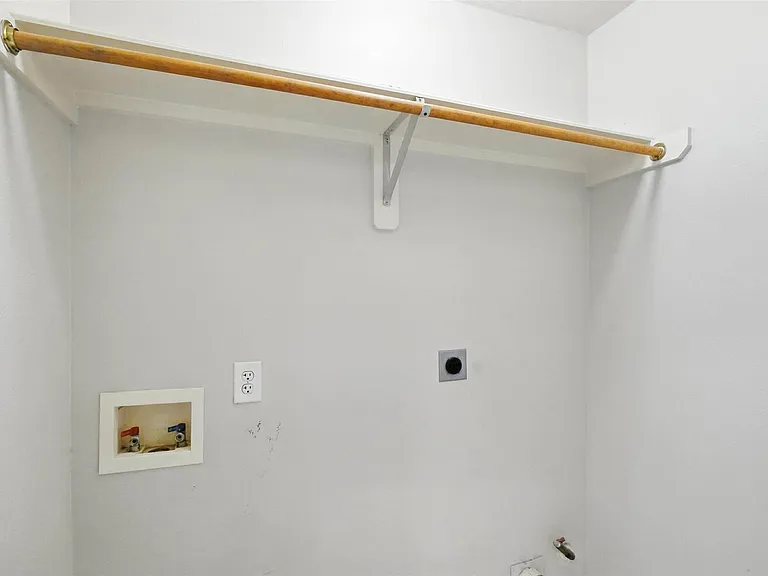 10222 Thornmont Ln — Photo 16