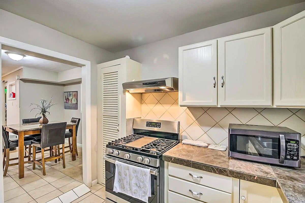 4 bed, 3.0 bath, 18000 sqft, $728 — Photo 3