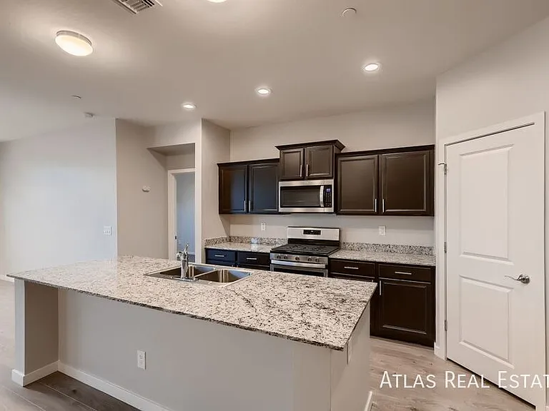 2077 N 213th Dr — Photo 3