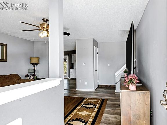 3rd image of 2256 Glenwood Cir