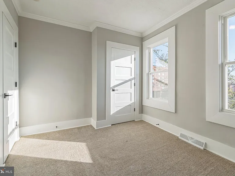 1243 E Lanvale St — Photo 24