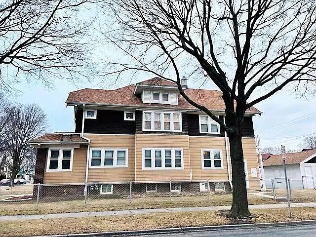 2902 N 47th St photo 1