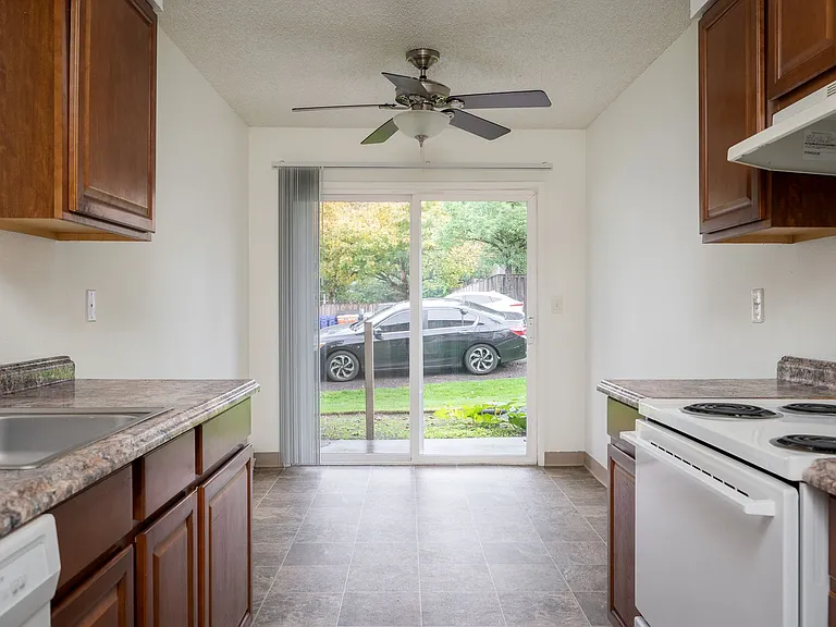 6301 SW Palatine St — Photo 1