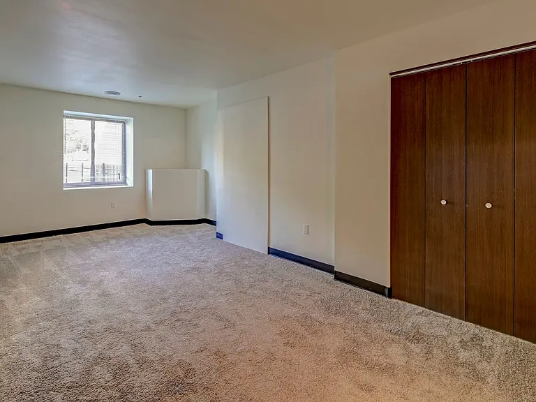 Brewers Point Apartments — Photo 7