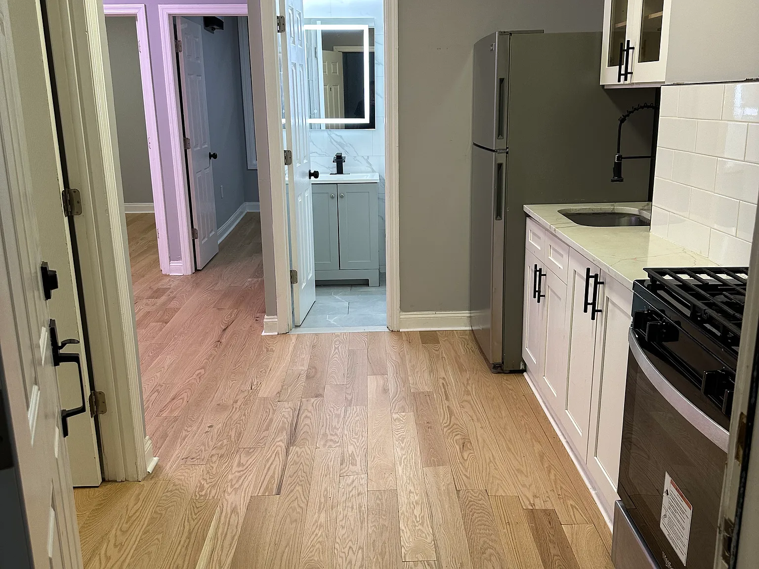 3 bed, 900 sqft, $3,800 — Photo 3