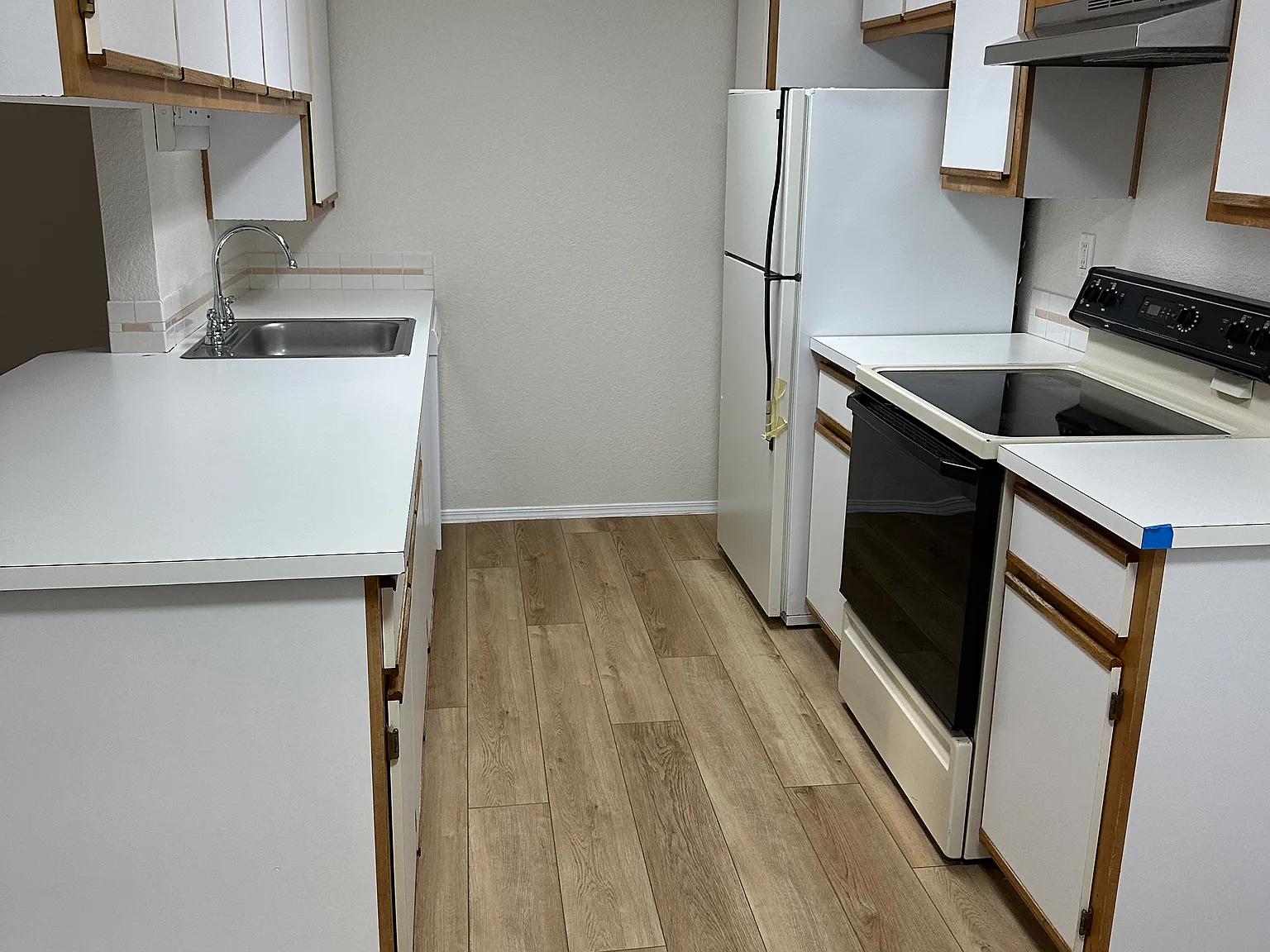 2 bed, 940 sqft, $1,600 — Photo 2