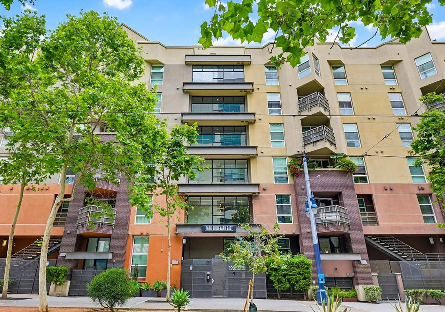 $1,000 Move in Special! Modern Industrial Condo in the Heart of Downtown San Diego Walk to Petco ... — Photo 1