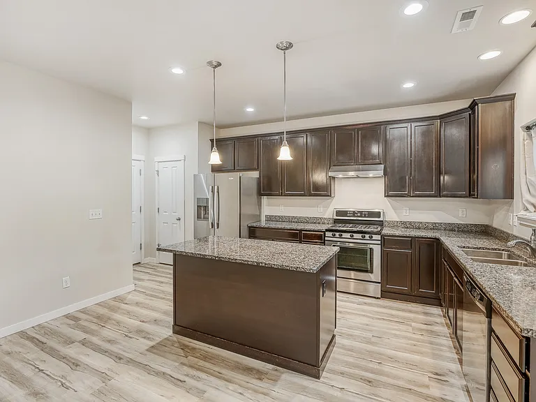 1439 49th St NE — Photo 5