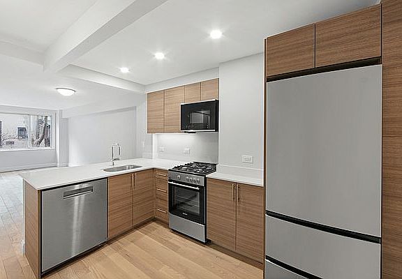 4th image of 340 E 51st St APT 2A