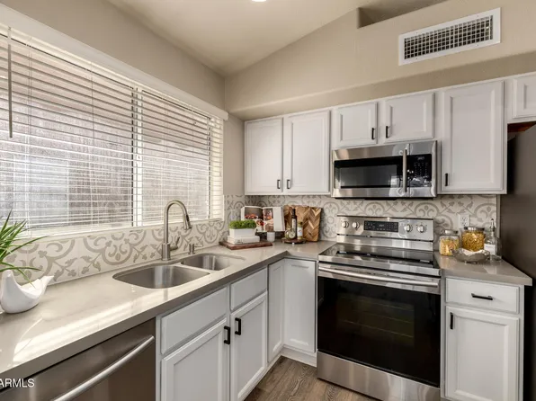 4414 E DESERT WIND Drive, Phoenix, AZ 85044