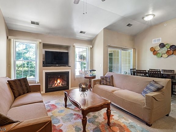 2nd image of 694 Honeybrook Cir