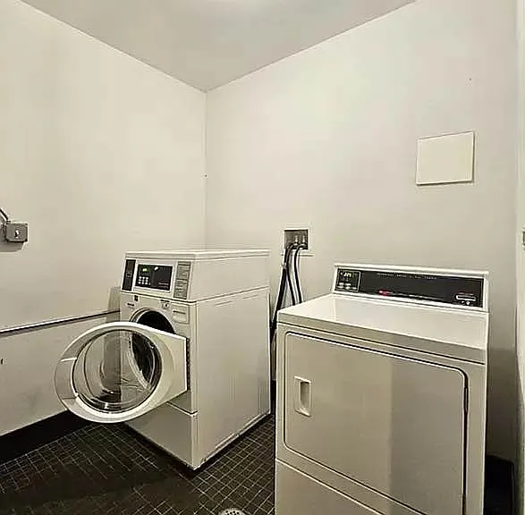 2309 Astoria Blvd #1R — Photo 12