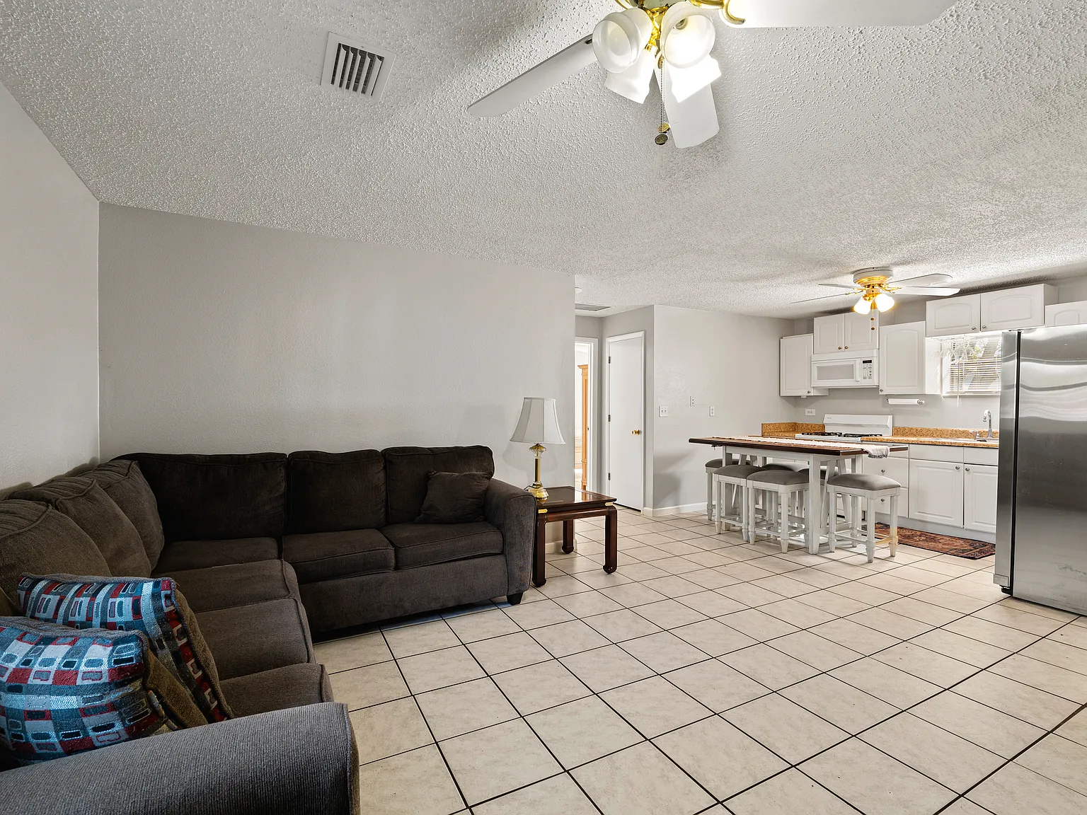 2 bed, 900 sqft, $2,000 — Photo 1