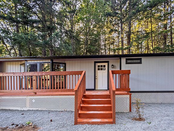 2nd image of 601 Pinewood Way