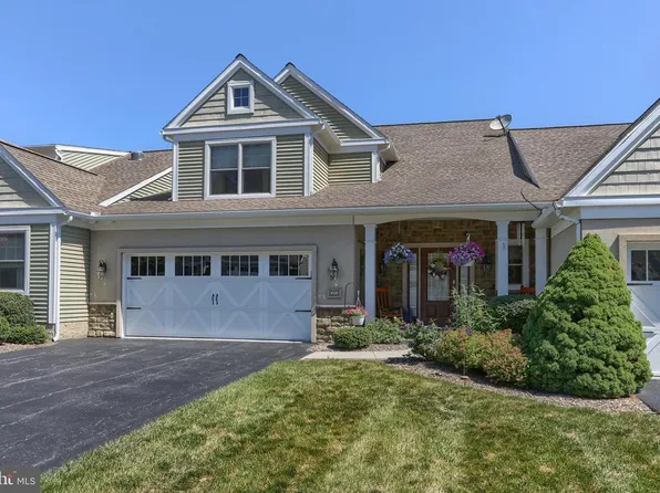 1020 English Dr, Lebanon, PA 17042