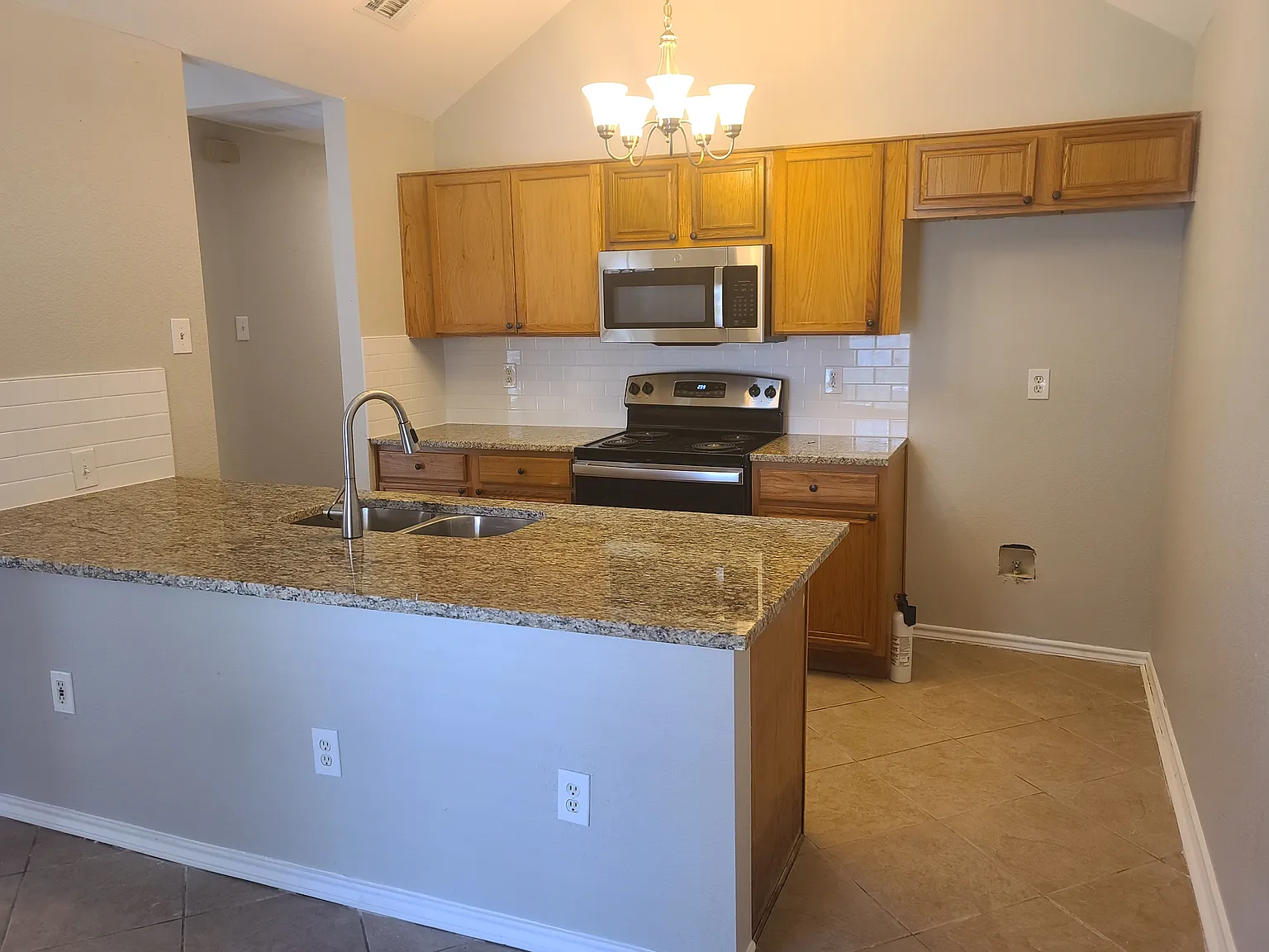 Adorable 3 bed 2 bath 1 car garage home! — Photo 4