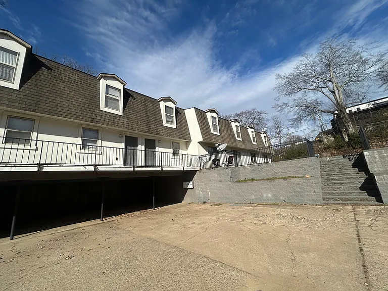 7718 S St — Photo 2