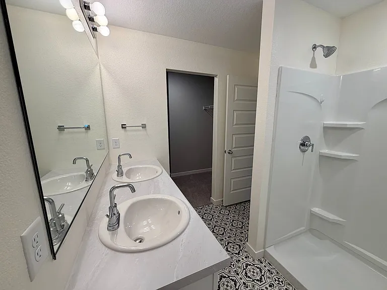 1353 Reynolds St #18E — Photo 21