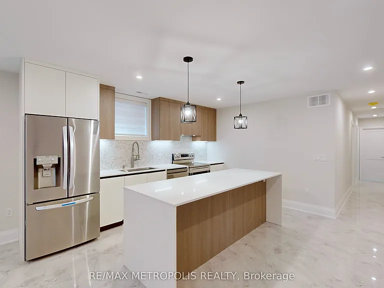 165 Manning Ave #BASEMENT — Photo 20