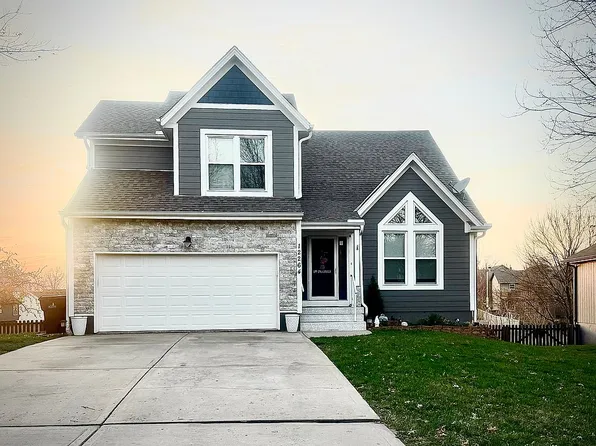 12264 S Crest Dr, Olathe, KS 66061