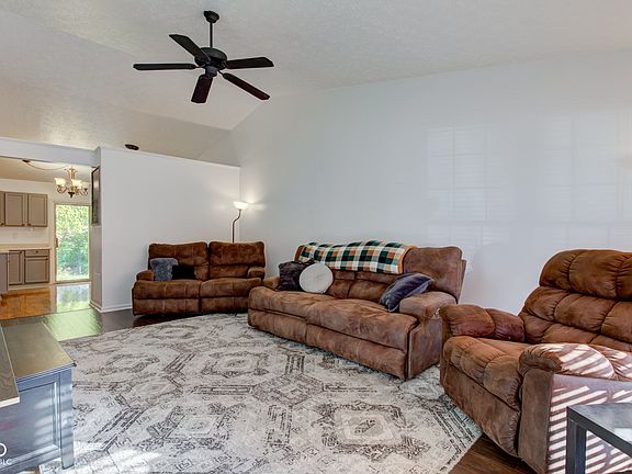 3rd image of 18561 Harvest Meadows Dr E