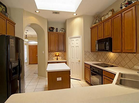 4th image of 5557 Glenview Ln