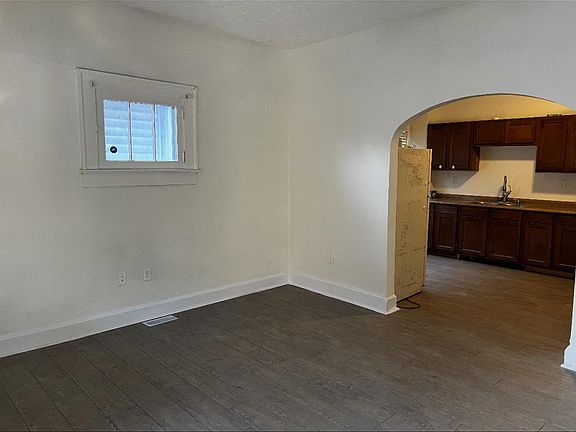 4th image of 3731 E Vermont St