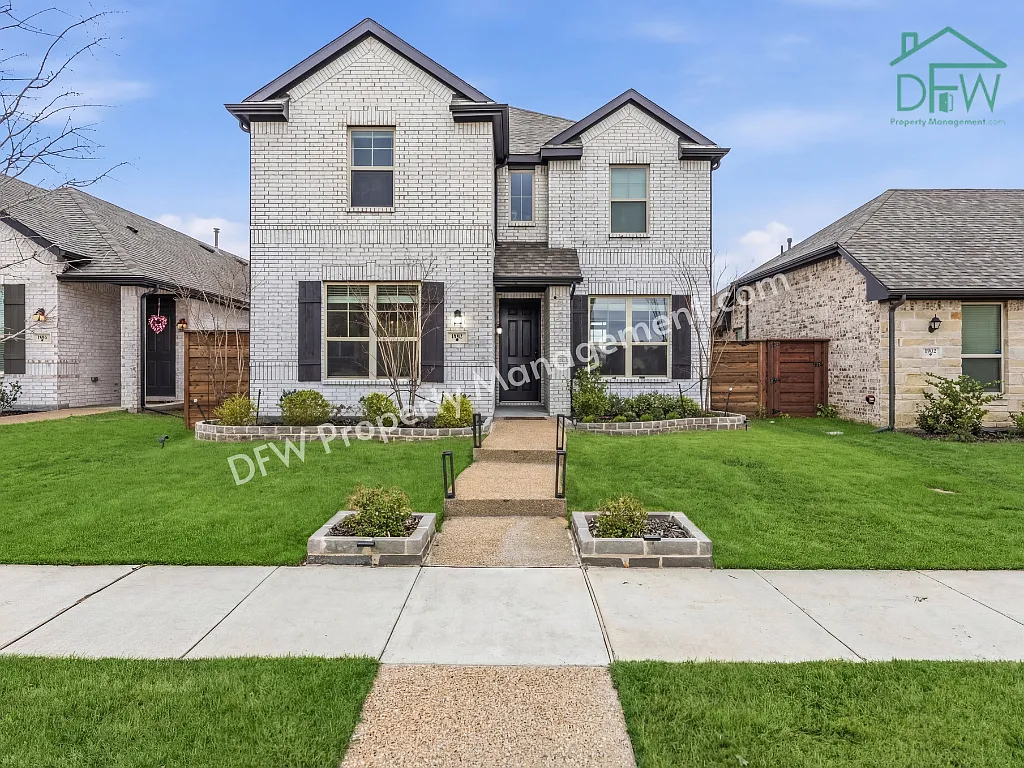 4 bed, 2.5 bath, 2558 sqft, $2,995 — Photo 1