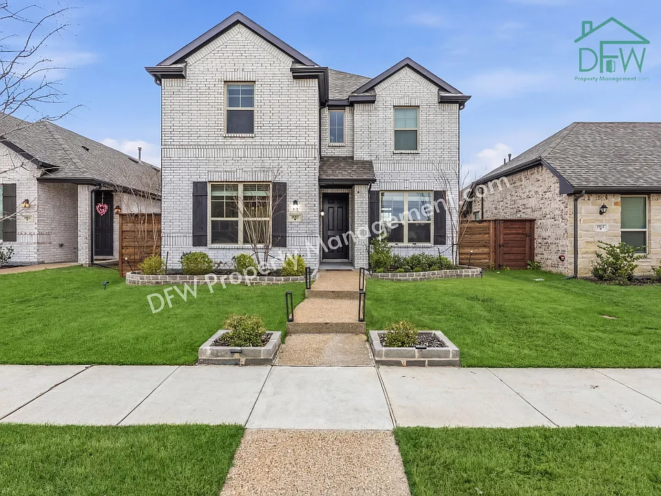 1908 Twisted Tree Ln
