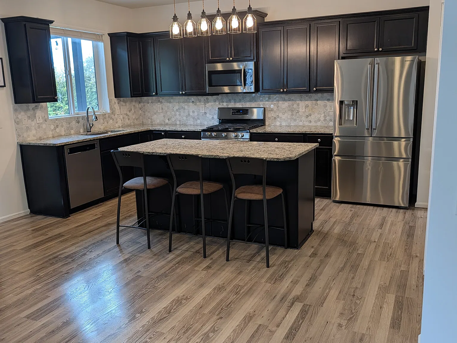 4 bed, 2741 sqft, $3,300 — Photo 2