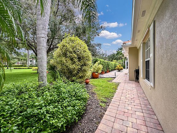 2nd image of 3227 Barbados Ln