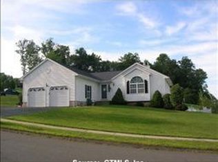 380 Briarwood Ln, Middletown, CT 06457